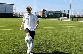 初学者足球颠球教学视频,单脚足球颠球教学初学者