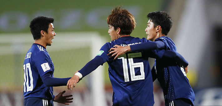 中日足球最耻辱对比！日本国青世青赛上干墨西哥3个，我们的却…