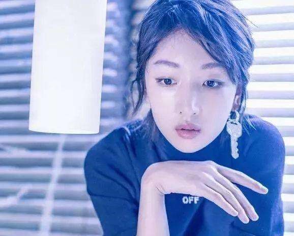 周冬雨小个子怎么穿,周冬雨的穿衣最适合矮个子参考