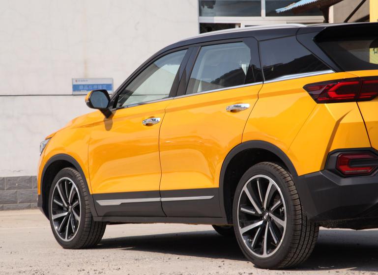 轴距2.7米的轿车空间,2.6米轴距1.8米空间