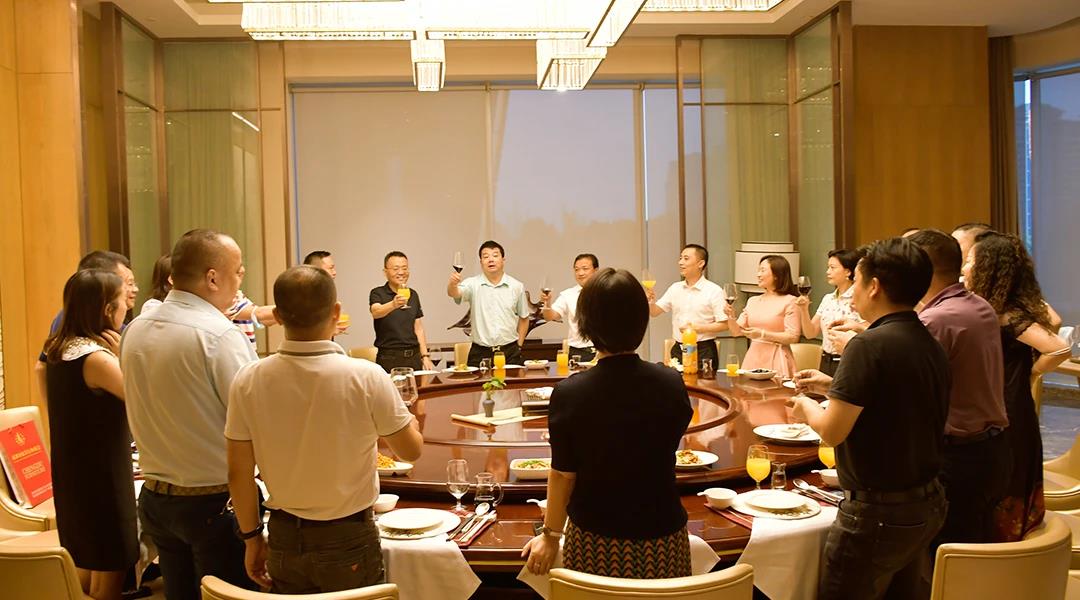 走进永亨—成都市家具商会举办办公家具标杆企业学习沟通沙龙活动