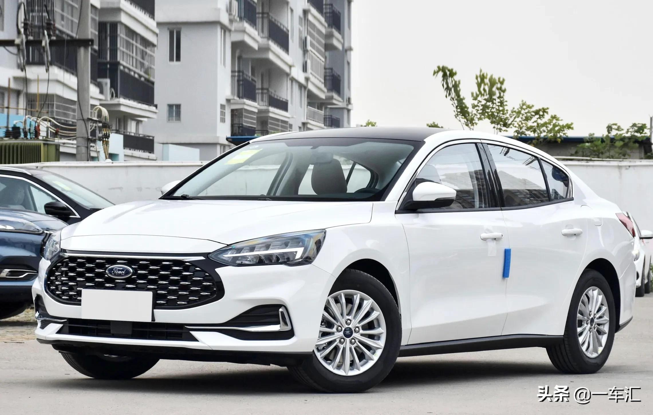 15款福克斯三厢版1.6舒适版自动挡,新款福特福克斯三厢版曝光