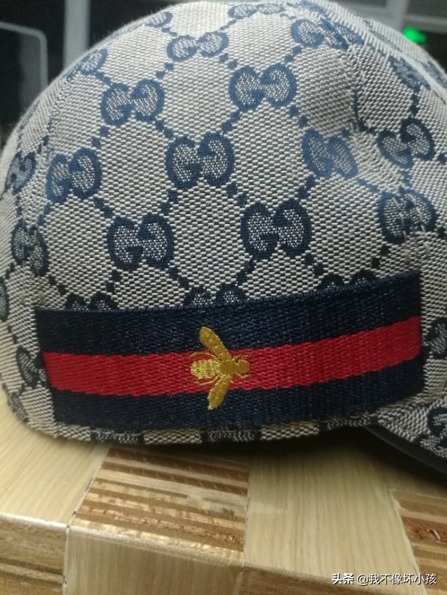 如何分辨奢侈品服装的真假,奢侈品包包怎么在网上鉴定真假