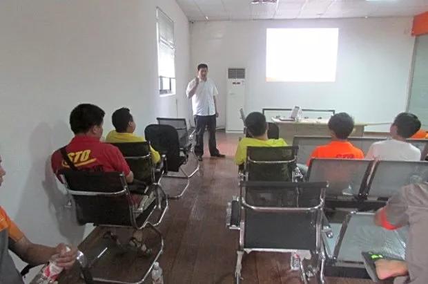 茶叶大户44岁转型干快递，奋斗9年成国家高级工程师