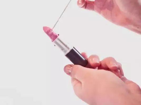 如何修复烂了的口红,口红碎了修复的最佳方法