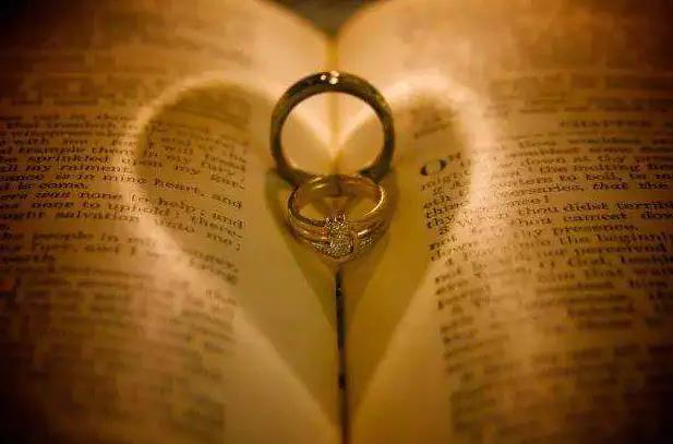 女孩与男子做婚前检查后续,女子相亲前被男友家暴