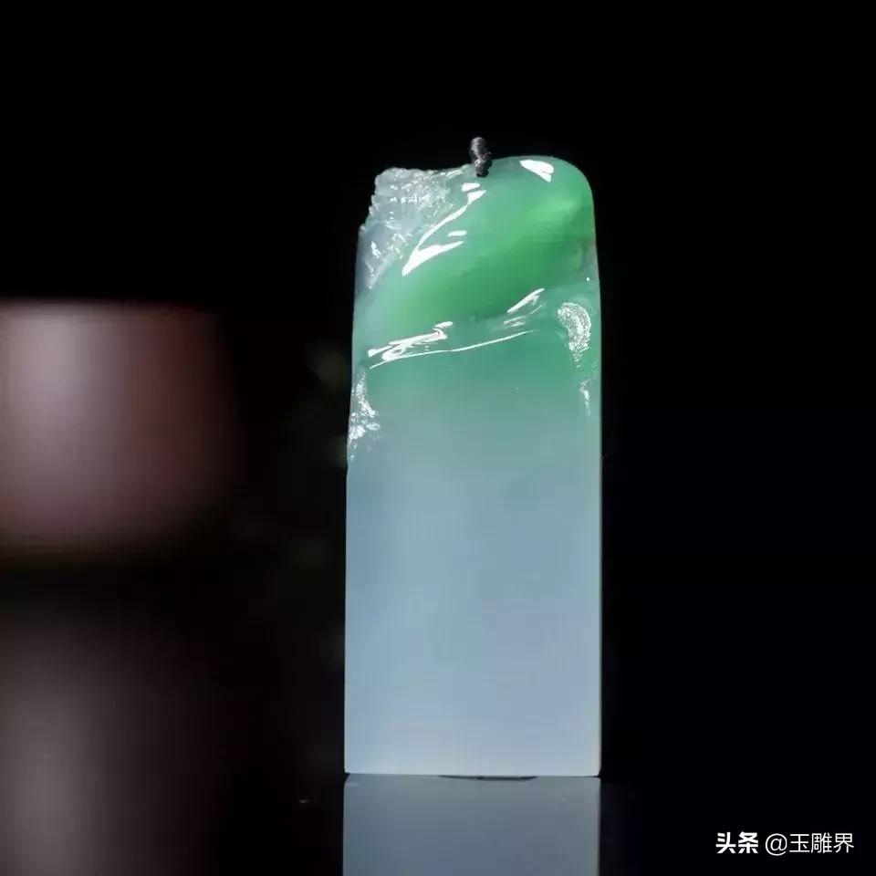 一件翡翠挂件,翡翠挂件龙