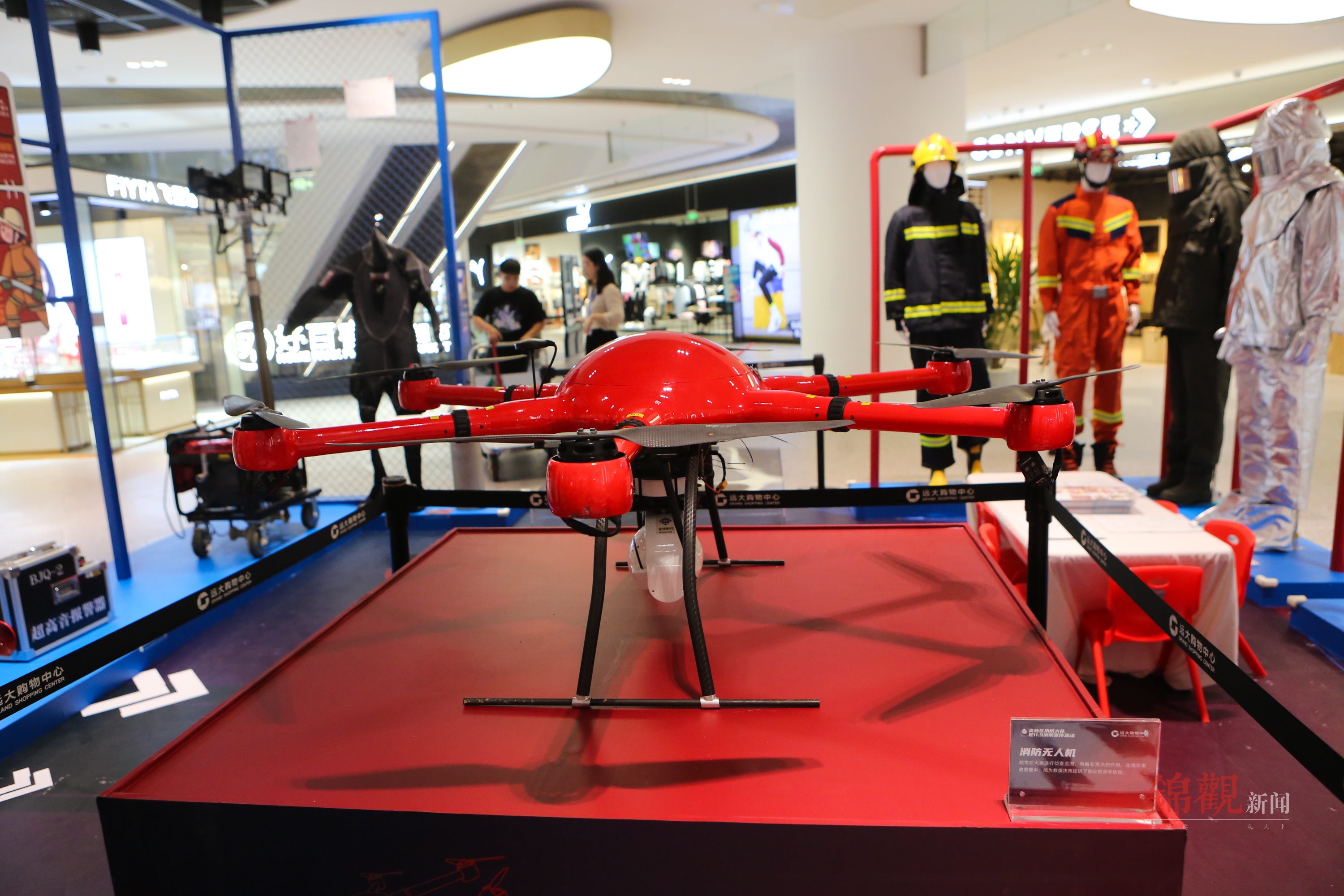 75公斤负重消防员爬楼,消防员背80斤装备爬50楼