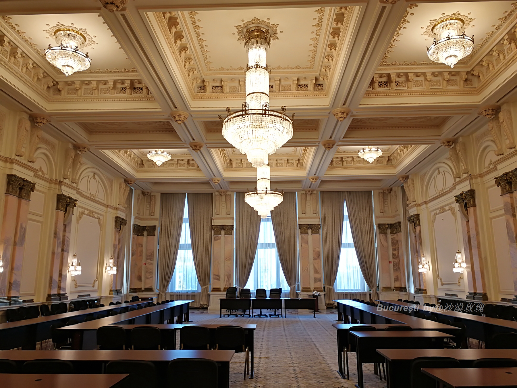 耗资100多亿的建筑里面非常壮观,耗资2亿最丑建筑