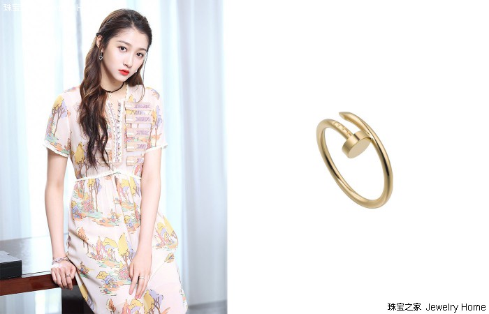 鹿晗关晓彤官宣戴的手表,鹿晗和关晓彤同款项链