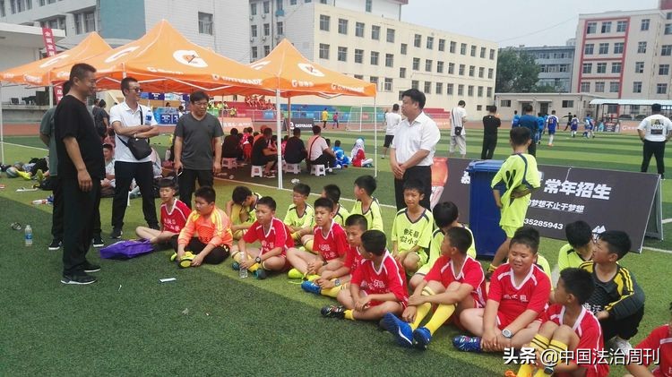 临汾市中小学生足球联赛解放二校,曲沃县实验小学输足球赛