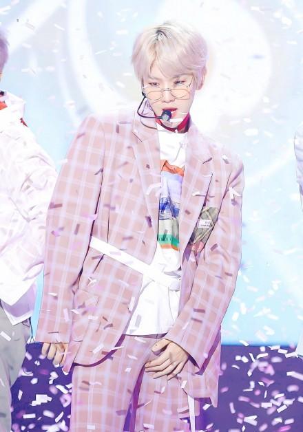 边伯贤是金泰妍的粉丝,水蜜桃边伯贤