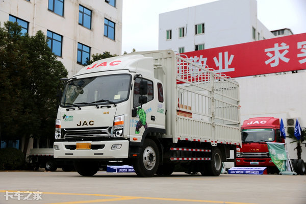 尺寸宽大舒适性高，江淮帅铃绿通版轻卡跟车体验