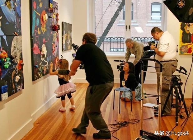 父母“纵容”的熊孩子成为了2岁的女版“毕加索”，作品卖出百万