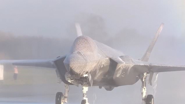 f35被消防车击落,f35战斗机弹射逃生