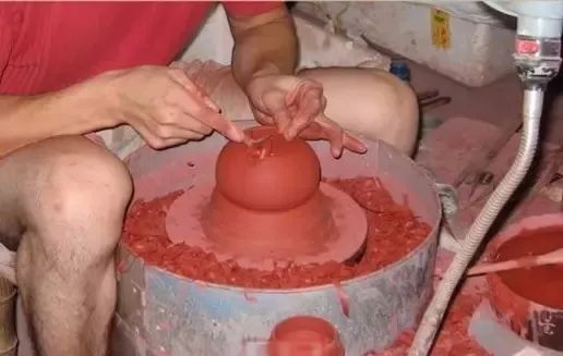 壶盖打碎了有什么征兆,壶盖摔成两半