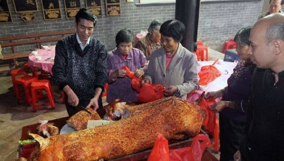 广东特色美食白切鸡,广东菜桌上真的少不了白切鸡吗