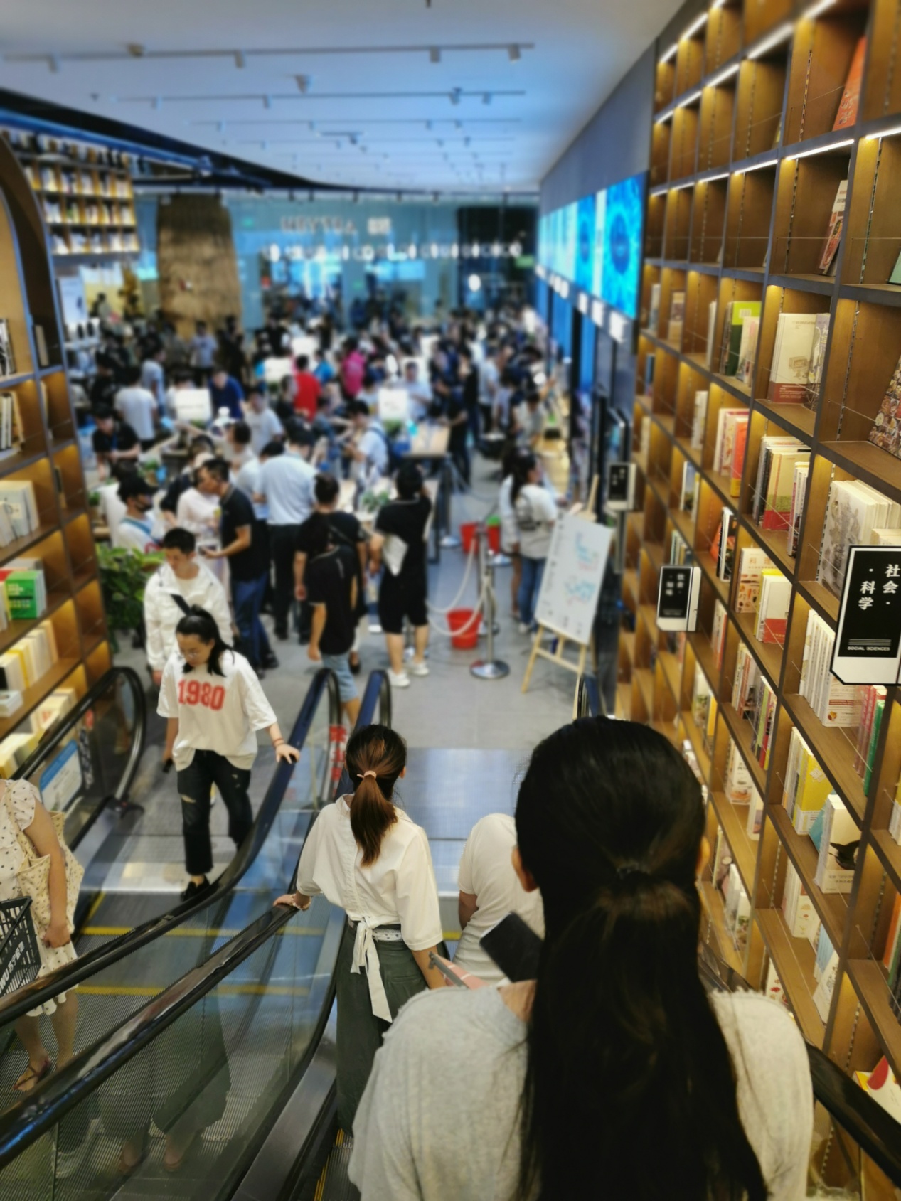 苏宁818发烧购物节燃力开启,苏宁易购818万达广场店