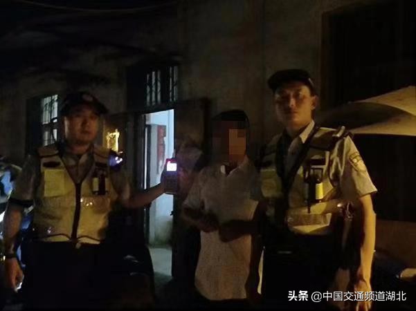武汉严查酒后车辆司机,咸宁城区交警严查酒驾醉驾不放松