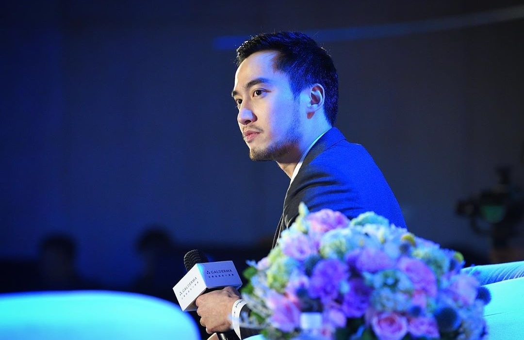 阿娇携手老公赖弘国,阿娇和老公上综艺赖弘国表现暖心