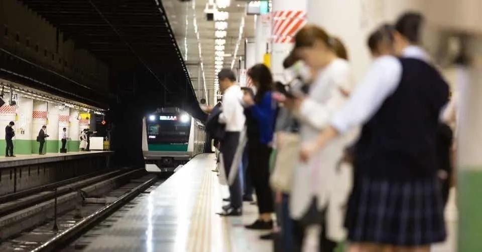 日本患者被居民们疯狂人肉！当“不给别人添麻烦”成了一种病态