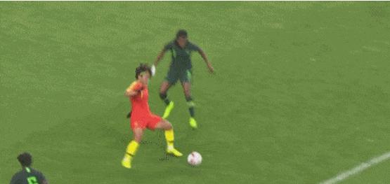 女足王霜的停球是什么水平,王霜超远射门视频