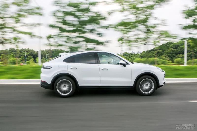 保时捷2024款卡宴coupe石英灰街拍,保时捷卡宴coupe2024款音响效果