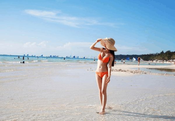 阳光沙滩海浪去玩水,天气热了到海边走走