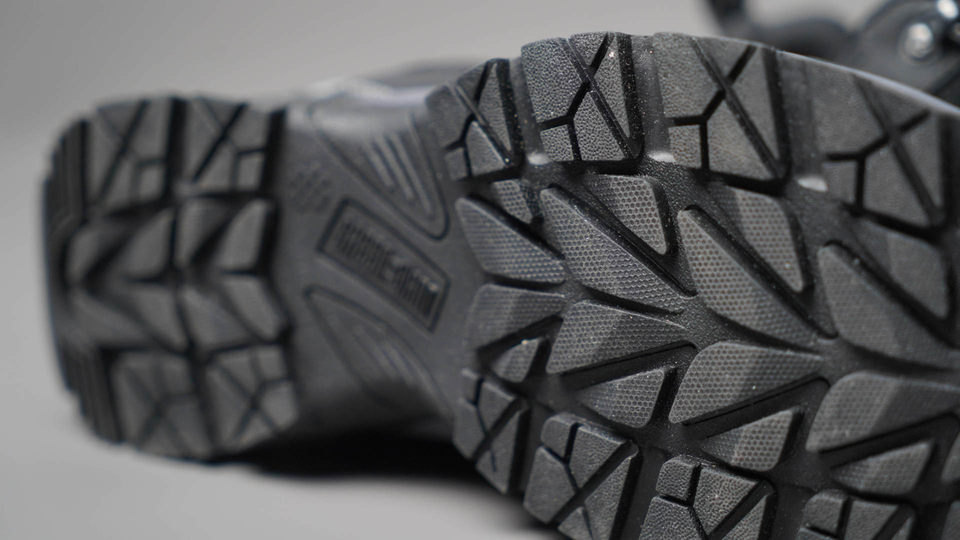 适合户外徒步的运动鞋,穿运动鞋能徒步吗