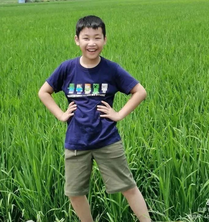 升旗手护旗手上升旗台步骤,升旗和护旗手的简短讲话