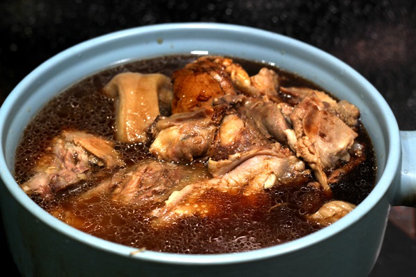 大锅焖猪头正宗做法,焖猪头最正宗的做法