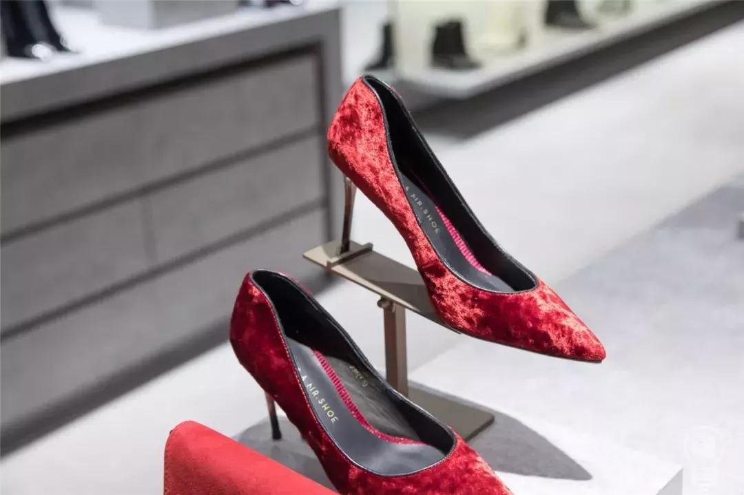 一口气开了三家火锅,一口气连开六家店