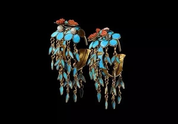 单边耳饰的戴法,耳挂流苏耳饰正确戴法