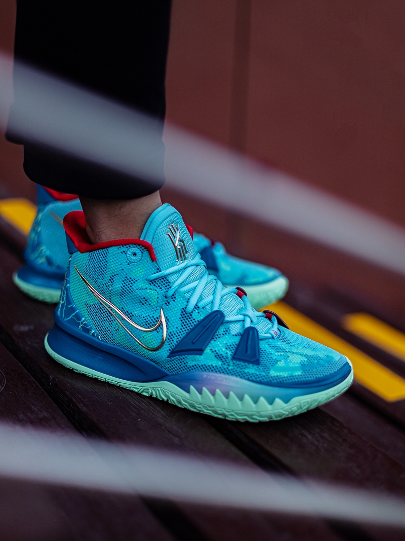 耐克的收官之作,nikekyrie7expression欧文上脚