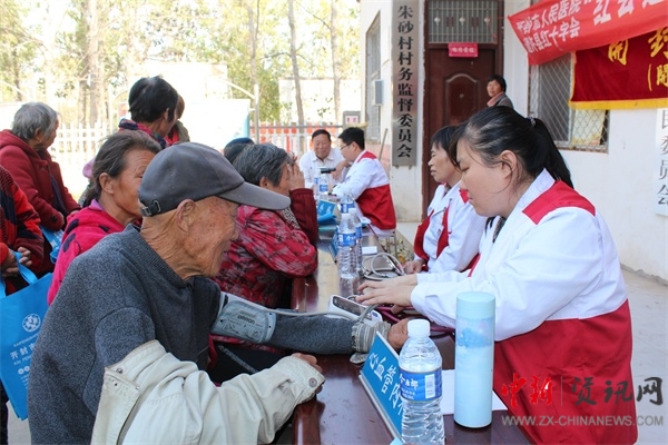 扶贫送医下乡暖人心,精准扶贫在行动入户慰问送温暖