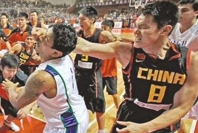 中国男篮名场面巩晓彬打架,巩晓彬评选男篮最强人员