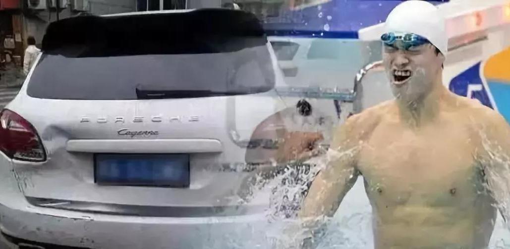 国足又惹事！主力前锋被曝当街涂改汽车号牌，此前多人酒驾被拘