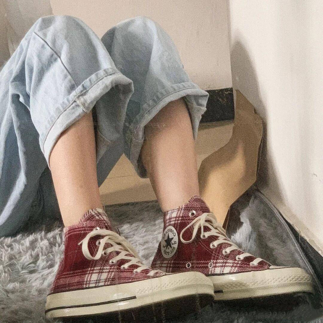 什么颜色的高帮帆布鞋比较百搭,低帮百搭时尚帆布鞋人本