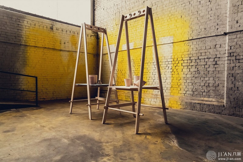 这款家具完美地适用于小的快闪店、咖啡馆甚至是DIY空间