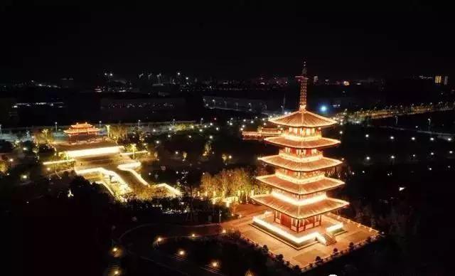 待到春暖花开时与你共赏樱花烂漫,待到春暖花开日便是把酒言欢时