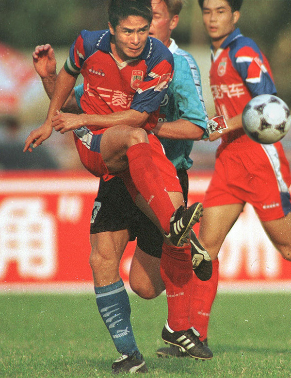 恒大或用三年大合同锁定当红国脚,恒大主力阵容提前亮相后防线启用