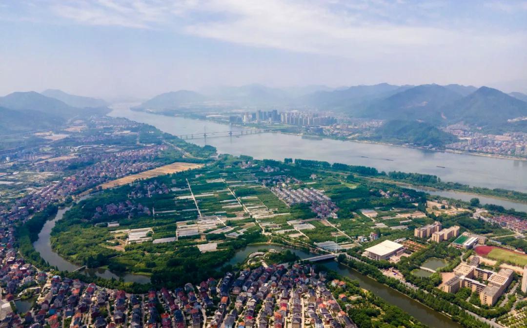 造纸厂变身绿地公园!富阳出现了一个超大草坪,相当于4.5个足球场!