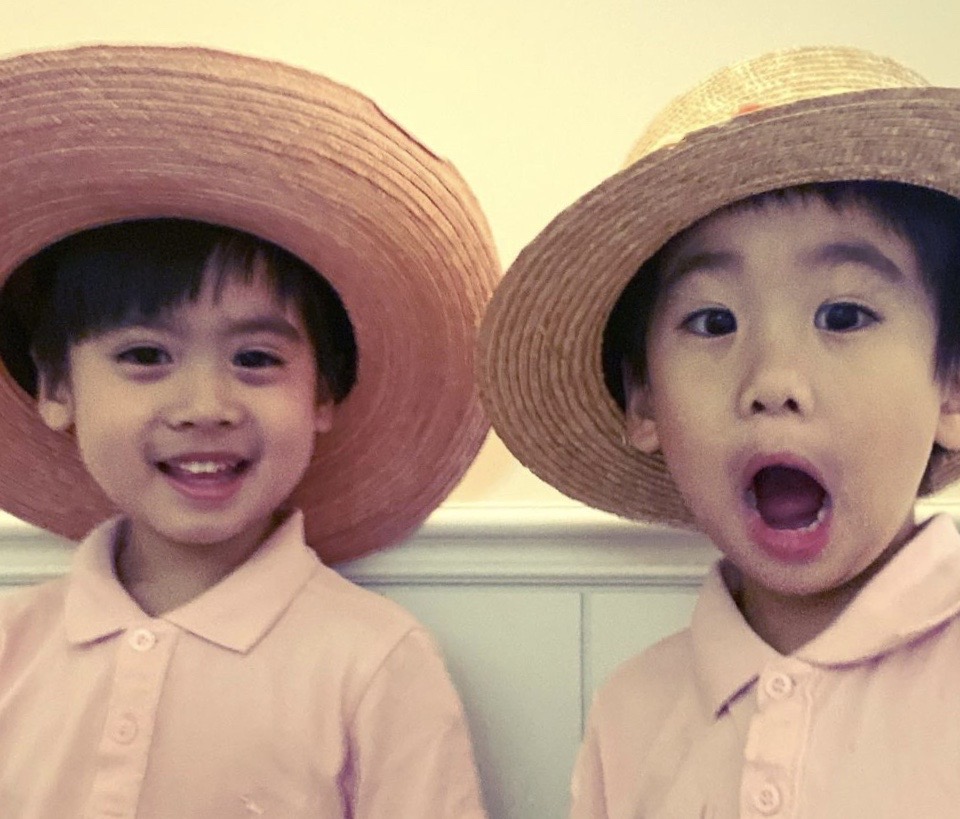 林志颖11岁儿子kimi罕露面,林志颖双胞胎儿子谁和kimi哥哥像
