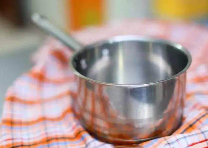 衣服起褶怎么补救,没有熨斗情况下怎么给衣服除褶子