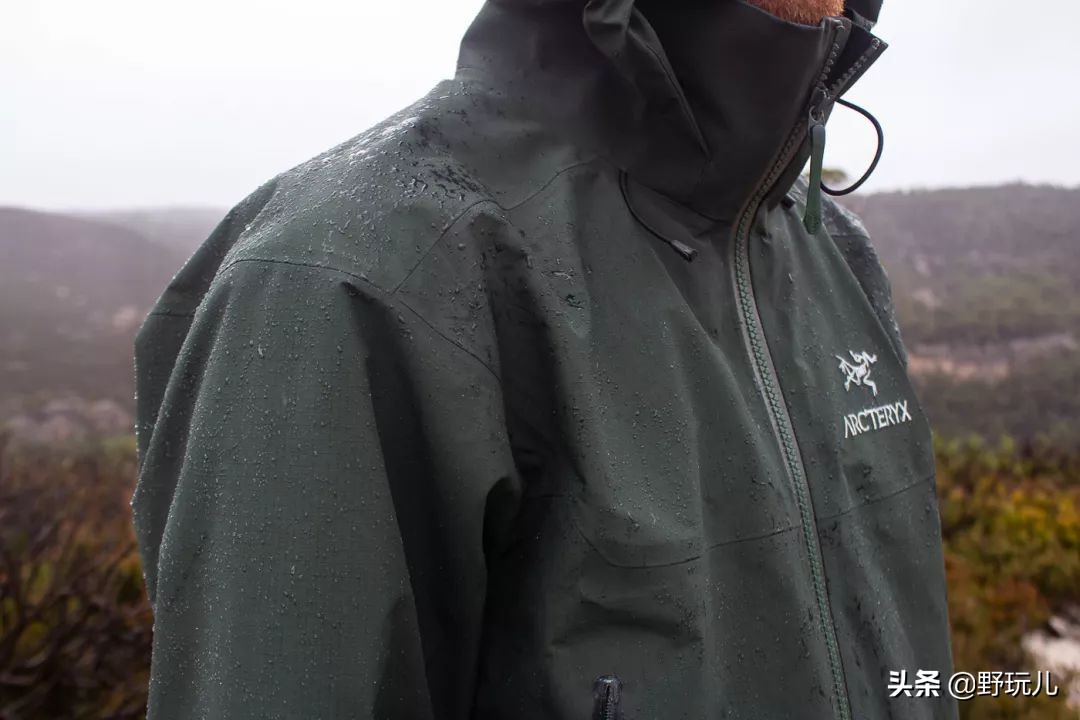 平价冲锋衣羽绒服推荐,冲锋衣羽绒服穿搭推荐