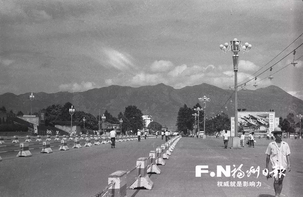 鼓楼网格,临汾鼓楼南大街与南外环十字路口