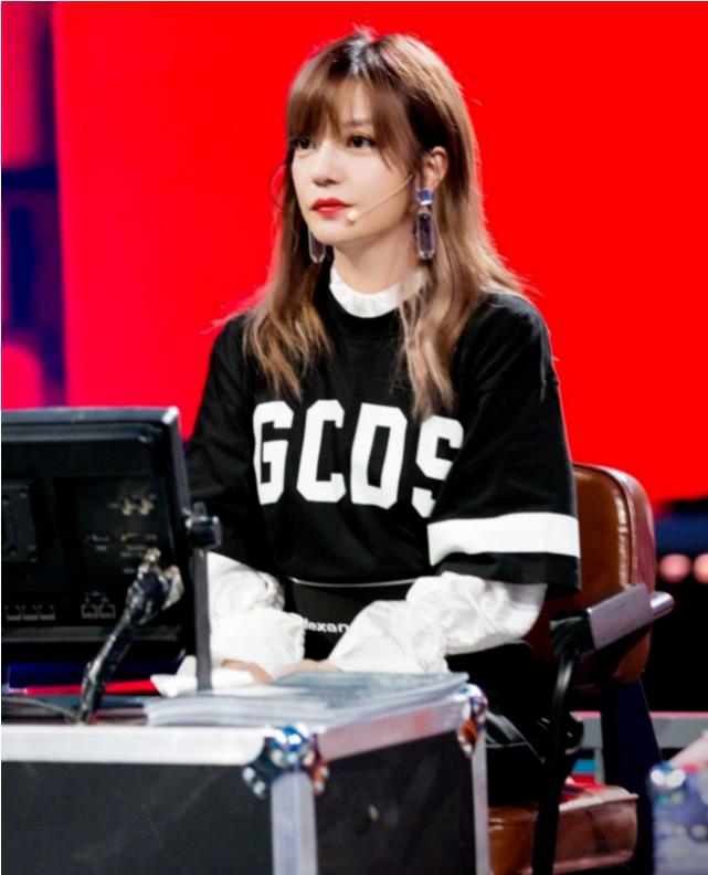 赵薇改变形象变女人,赵薇变了