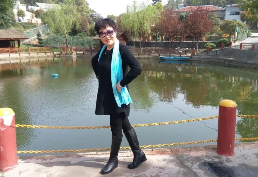 大妈旅游姿势大全,中国大妈一道靓丽的风景线