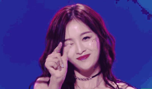 肖战与孟美岐不和？还是表情管理没到位！