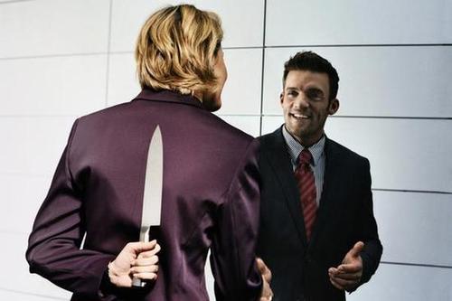 公司内斗牵连到自己怎么办,公司内斗怎么保护自己